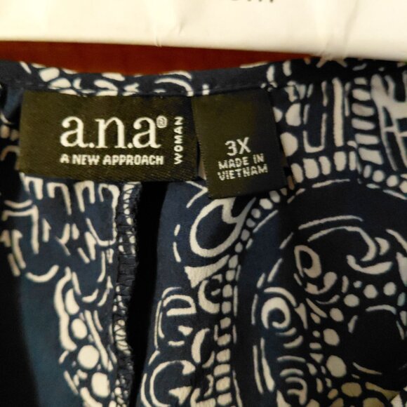 ana blue and white tunic blouse medallion print 3X - Picture 5 of 11